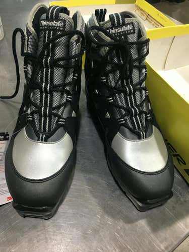 Used Fischer M 08 W 08.5-09 Men's Cross Country Ski Boots