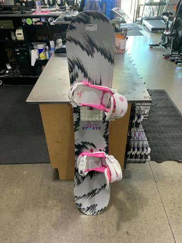 Used Burton Feelgood 135 Cm Girls' Snowboard Combo