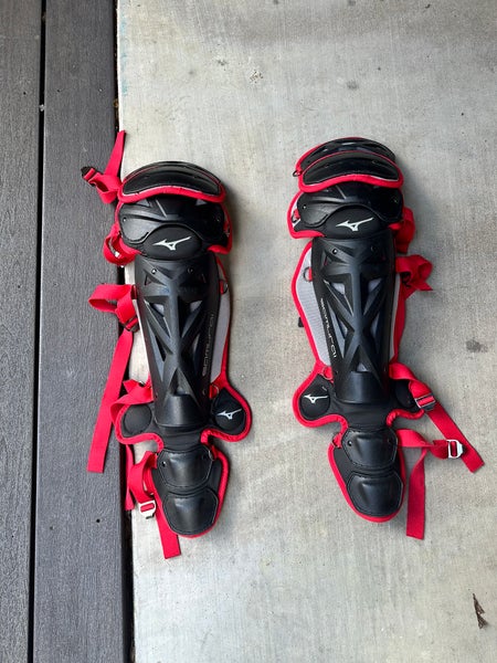 Used Mizuno Samurai Catcher's Leg Guard (Ages 12-16)