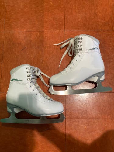 White Used Jackson Ultima Figure Skates Adult 5