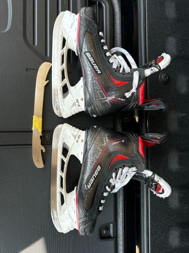 Bauer vapor 3x pro hockey skates Size 4.5 Fit 1 Junior with 2 Sets Of Steel