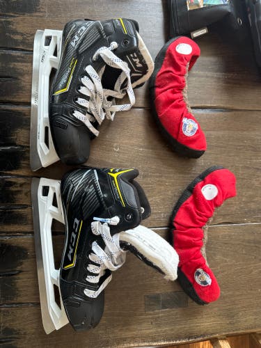Used Intermediate CCM Regular Width Size 4.5 Super Tacks 9370 Goalie Hockey Skates