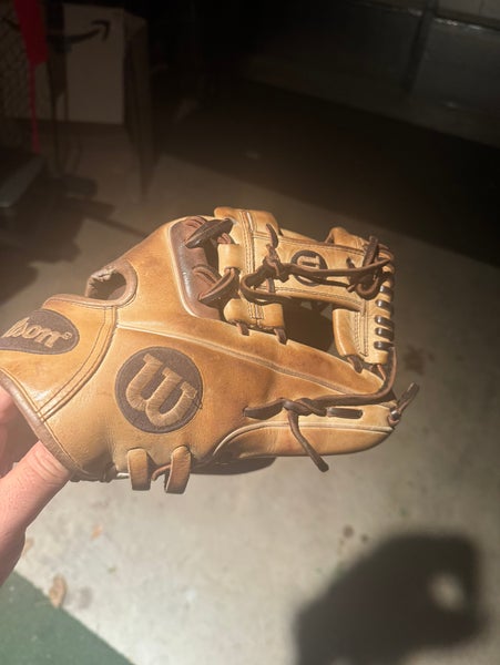 Used Right Hand Throw 11.5" A2000 Baseball Glove