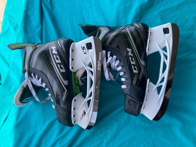 Used Intermediate CCM RibCor 88K Hockey Skates Regular Width 6.5