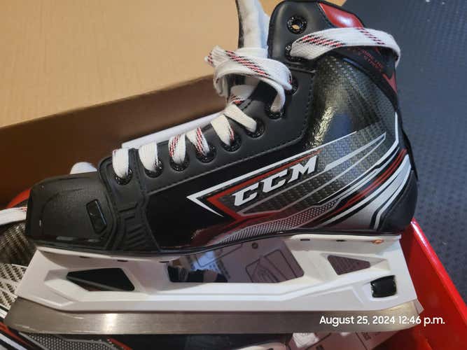 New Senior CCM JetSpeed FT460 Hockey Skates Regular Width Size 7.5