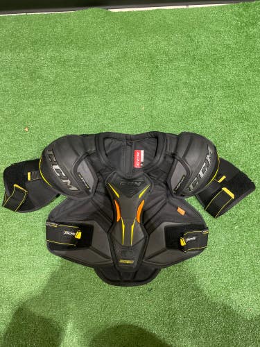 Used Small Senior CCM Tacks 9080 Shoulder Pads