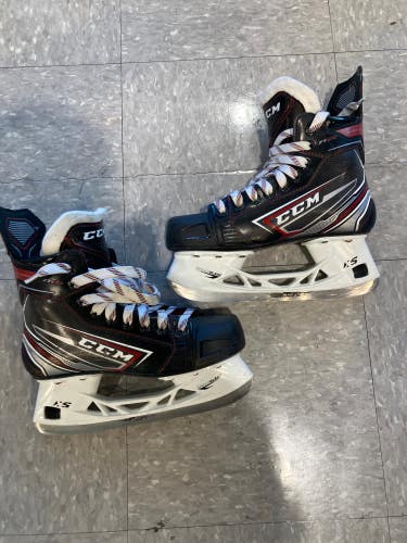 Used Intermediate CCM JetSpeed FT470 Hockey Skates Regular Width Size 4.5