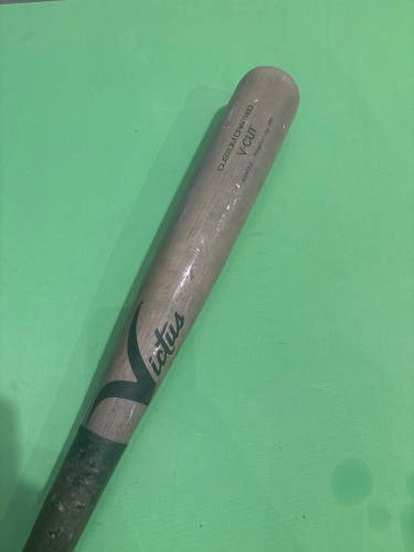 Gray Used Victus V-Cut Custom Crafted Bat Maple 32"