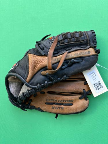 Black Used Easton Natural Right Hand Throw Baseball Glove 11"