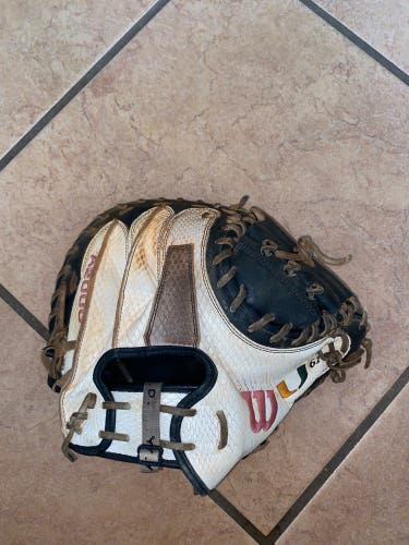 Custom UM A2000 Catchers Mitt