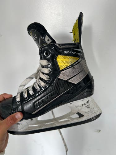 Used Intermediate Bauer Regular Width  Size 4 Supreme Ignite Pro Hockey Skates