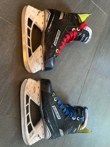 Used Junior Bauer Regular Width Size 1 Supreme S35 Hockey Skates