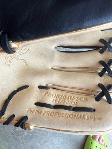 Used Infield Right Hand Throw Rawlings Heart of the Hide Baseball Glove 11.5"