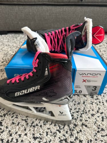 Bauer vapor x5 pro ice hockey skates (size 5 - Fit 3) With Fly- X Blades