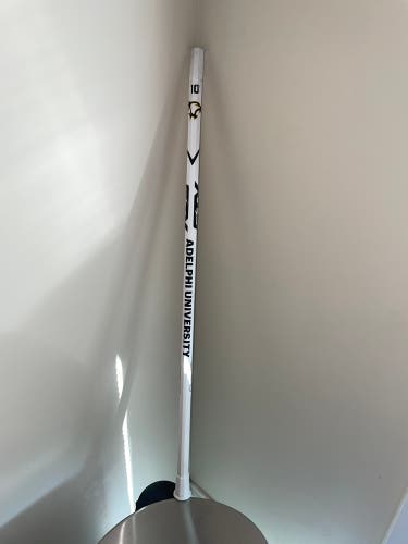 Pre-Owned ADELPHI PANTHERS Team Issued STX Crux 600 Womens Lacrosse Shaft