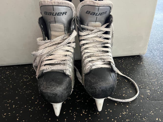 Used Intermediate Bauer Regular Width Size 4 Vapor 2X Hockey Skates