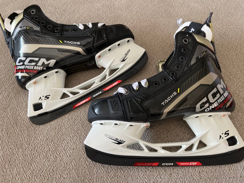 New CCM Tacks AS-V Skates Sr 8.5 (R)