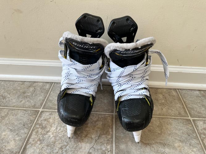 Used Junior Bauer Supreme M5 Pro Hockey Skates Regular Width Size 2.5