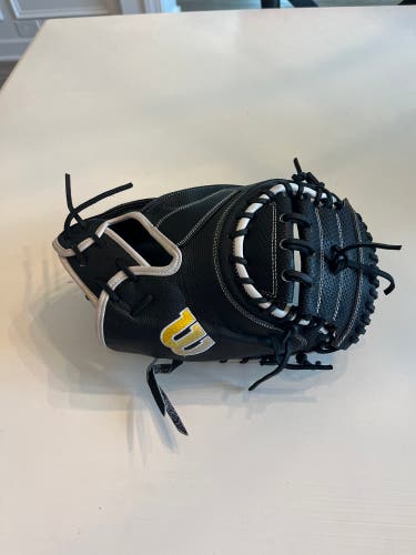 33.5” Wilson A2000 SuperSkin M1D Spin Control Catchers Mitt.