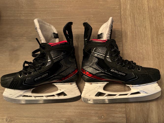 Used Bauer Regular Width 5 Vapor 2X Hockey Skates