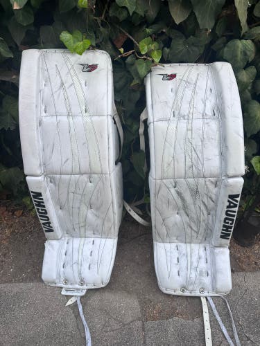 Used 31" Vaughn  Velocity V7 Goalie Leg Pads