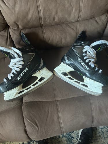 Used Senior CCM Regular Width 8.5 RibCor 46K Hockey Skates