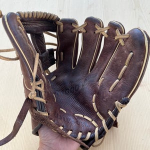 Brown Used Wilson A1000 Right Hand Throw Infield Baseball Glove 11.5"