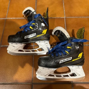 Used Junior Bauer Supreme M4 Hockey Skates Regular Width Size 3