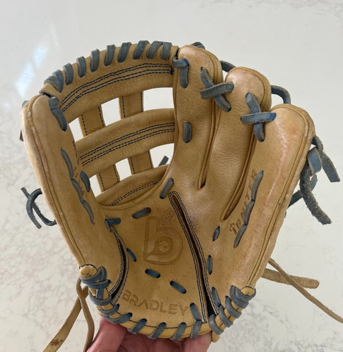 Used 2021 Right Hand Throw Infield Igniter Baseball Glove 11.25"