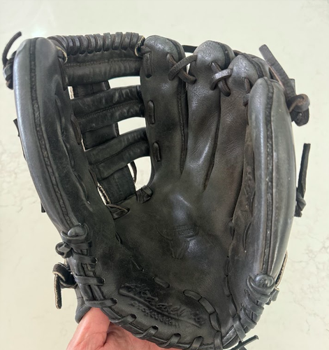 Used Akadema Right Hand Throw Infield AJG 31 Baseball Glove 11.75"