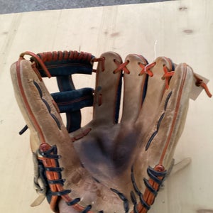 Brown Used Wilson A2000 Right Hand Throw Infield Baseball Glove 11.5"