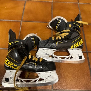 Used Intermediate CCM Super Tacks AS3 Hockey Skates Regular Width Size 4