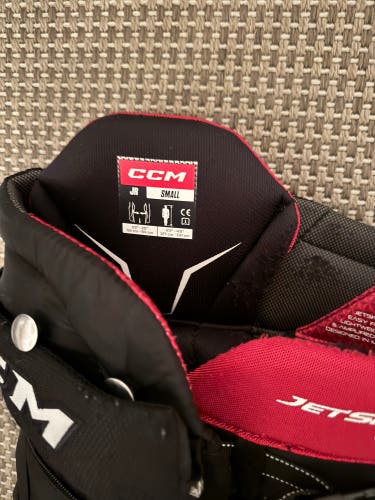 CCM Jetspeed FT4 junior small hockey pants