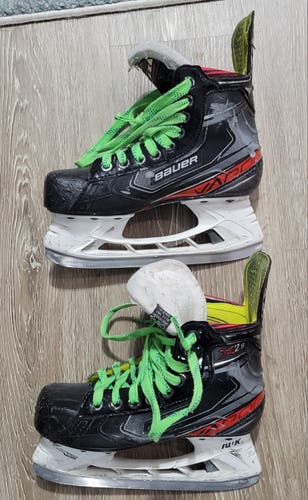 Used Bauer Vapor X2.9 Hockey Skates Regular Width Size 2.5