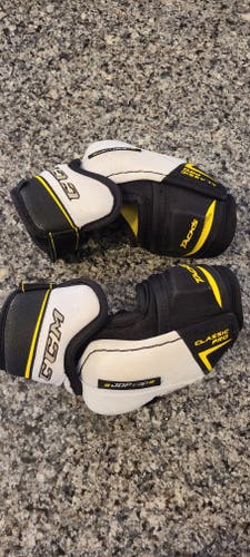 Used Junior Small CCM Tacks Classic Pro Elbow Pads