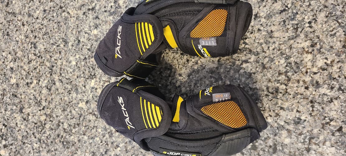 Used Junior Medium CCM Tacks 7092 Elbow Pads