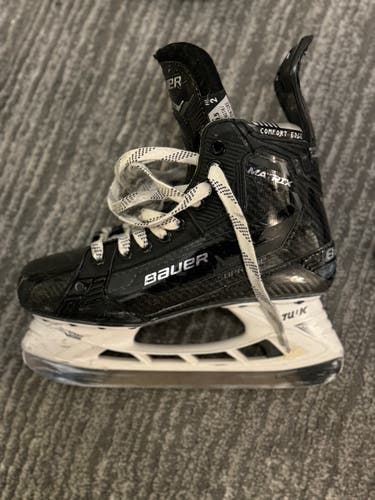 Used Intermediate Bauer Supreme Matrix Hockey Skates Size 5.5