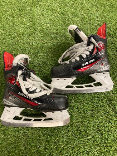 Used Youth Bauer Vapor X5 Pro Hockey Skates Regular Width 13