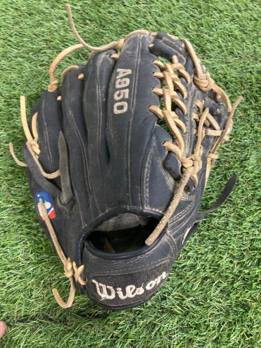 Used Wilson A950 Right Hand Throw Outfield Baseball Glove 11.75"