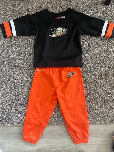 Ducks Toddlers Jersey and pants outfit 3T