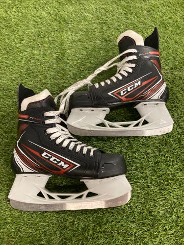 Used Intermediate CCM JetSpeed FT440 Hockey Skates Regular Width Size 4