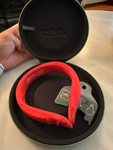Brand New Q Collar With Cornell Red Sleeve