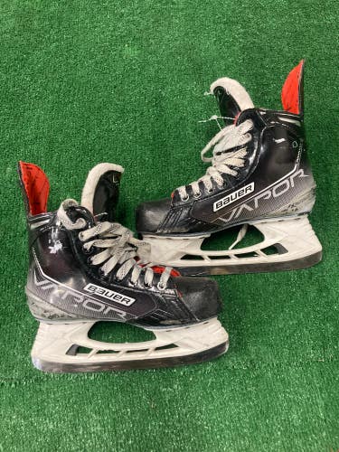 Used Intermediate Bauer Vapor X3.7 Hockey Skates Regular Width Size 5.5