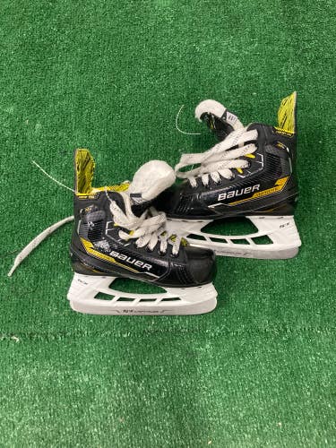 Used Youth Bauer Supreme M4 Hockey Skates Regular Width 11