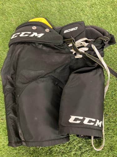 Used Medium Junior CCM Tacks 9080 Shoulder Pads