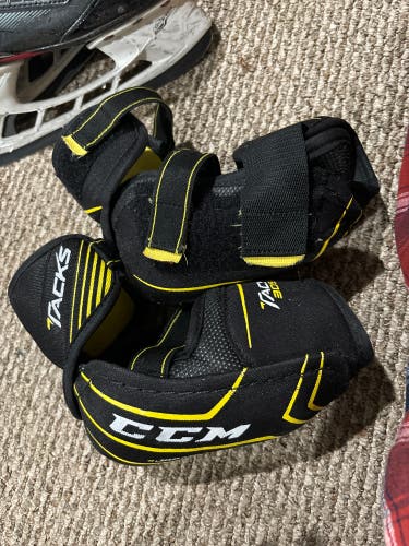 Hockey elbow pads