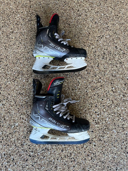 Used Senior Bauer 7 Vapor Hyperlite Hockey Skates