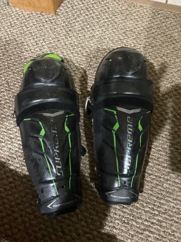 Hockey knee pads