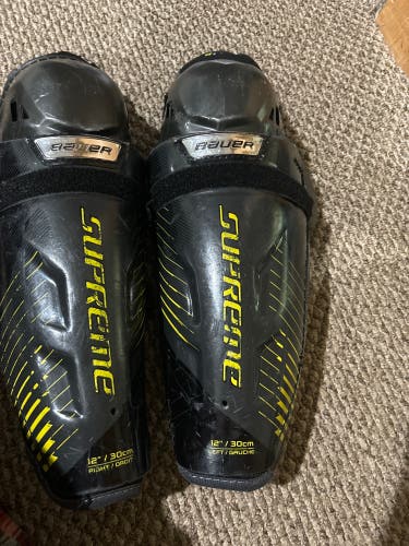 Hockey shin pads