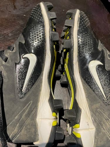 Black Used Youth Nike Molded Cleats 10C